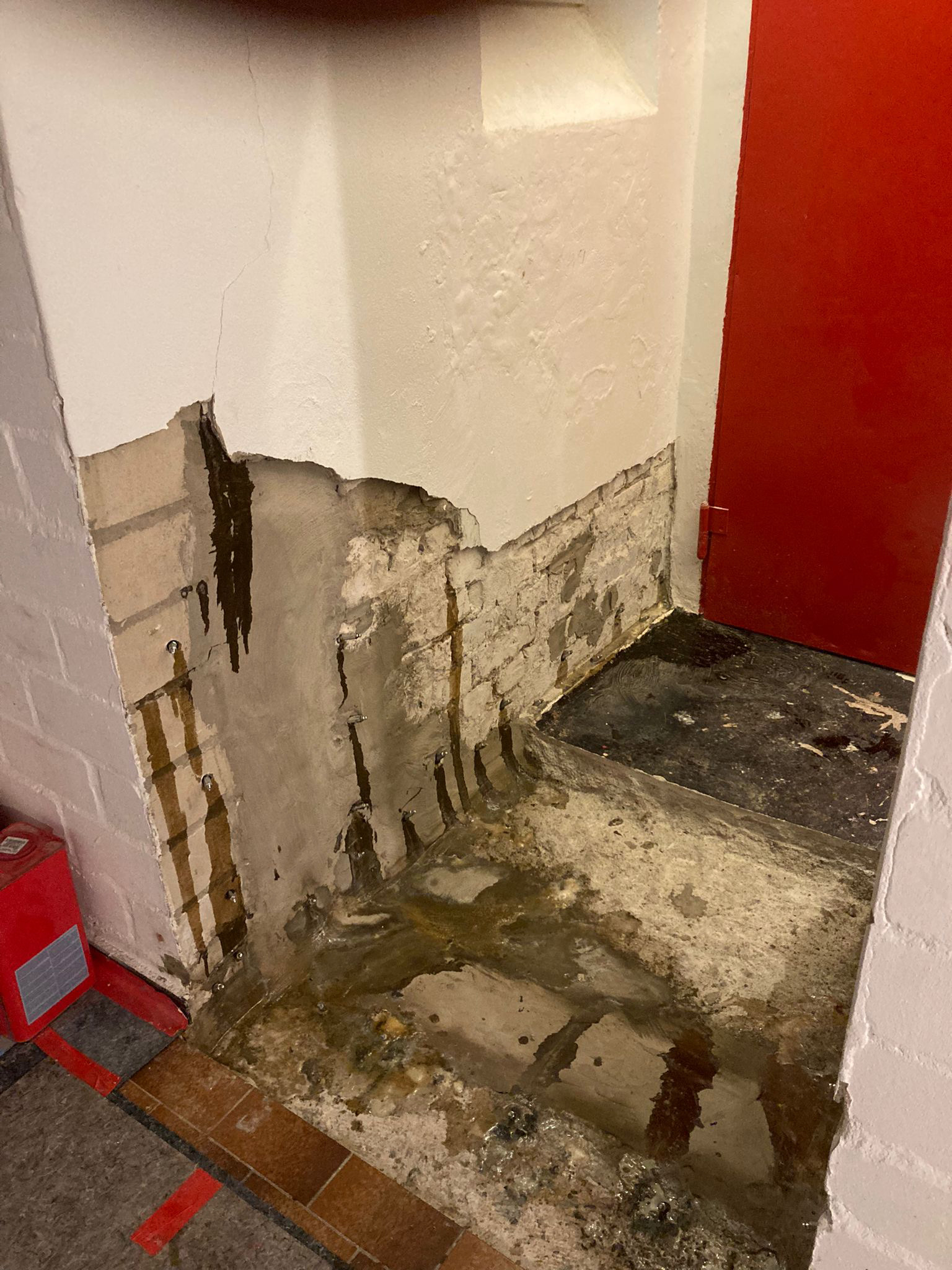 Einbringen von Injektionsharz zur nachtr&auml;glichen Horizontalsperre